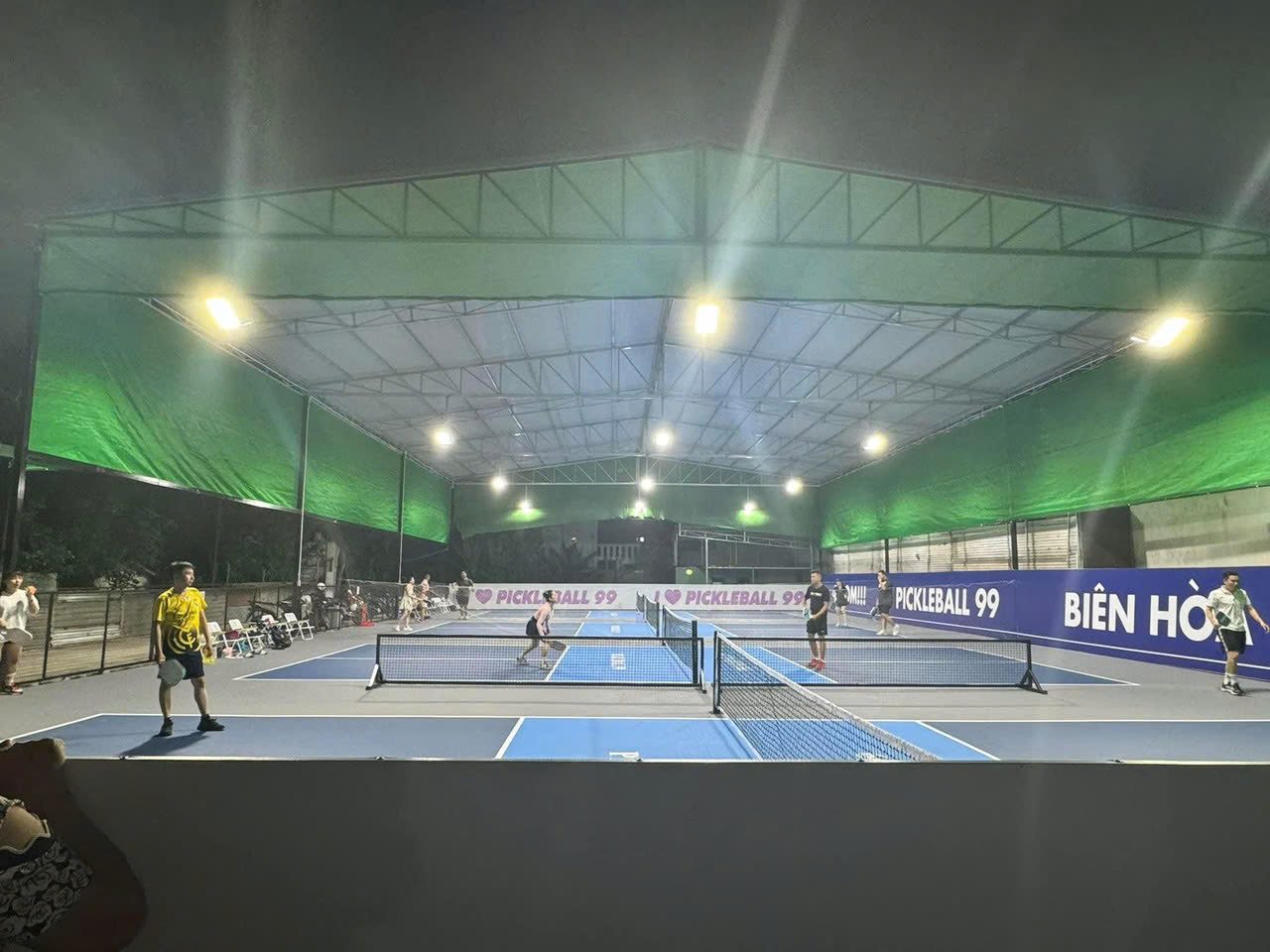 Đèn chiếu sân pickleball 200w